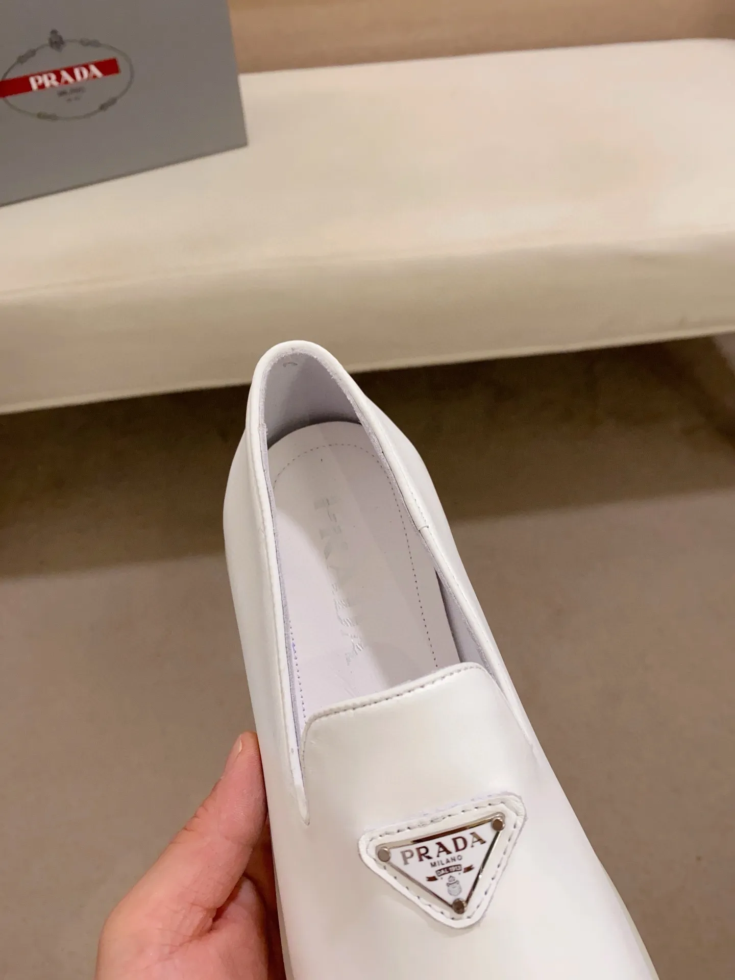 Men's shoes 💰 580💰 ✔️✔️✔️High-quality new PRADA counters are launched at the same time. The new men's shoes and 😘fabrics are selected from high-silk bald cowhide and are made by pure handicrafts. Lining: Full cowhide lining. 👍🏿 High-end ☄️ air-cushion molded anti-slip rubber outsole, exquisite lines, simple and elegant, comfortable and high-end for leisure travel. Code number: 38 to 44 (45 can be customized)
